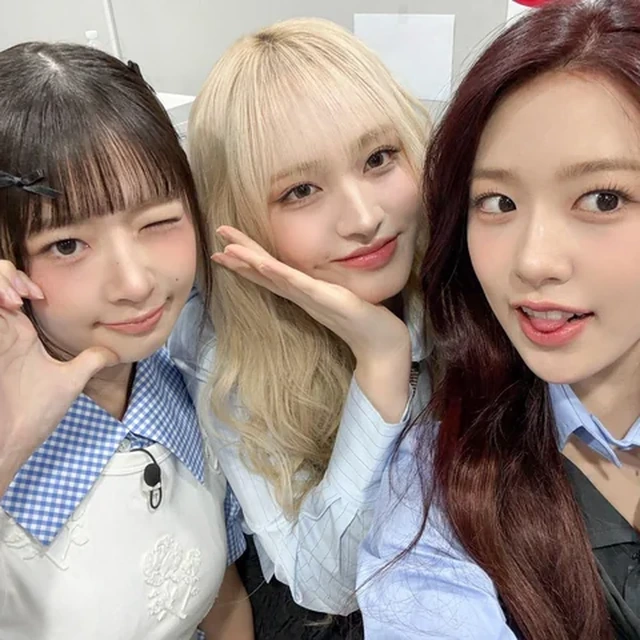 Yujin, Rei and Liz posing together