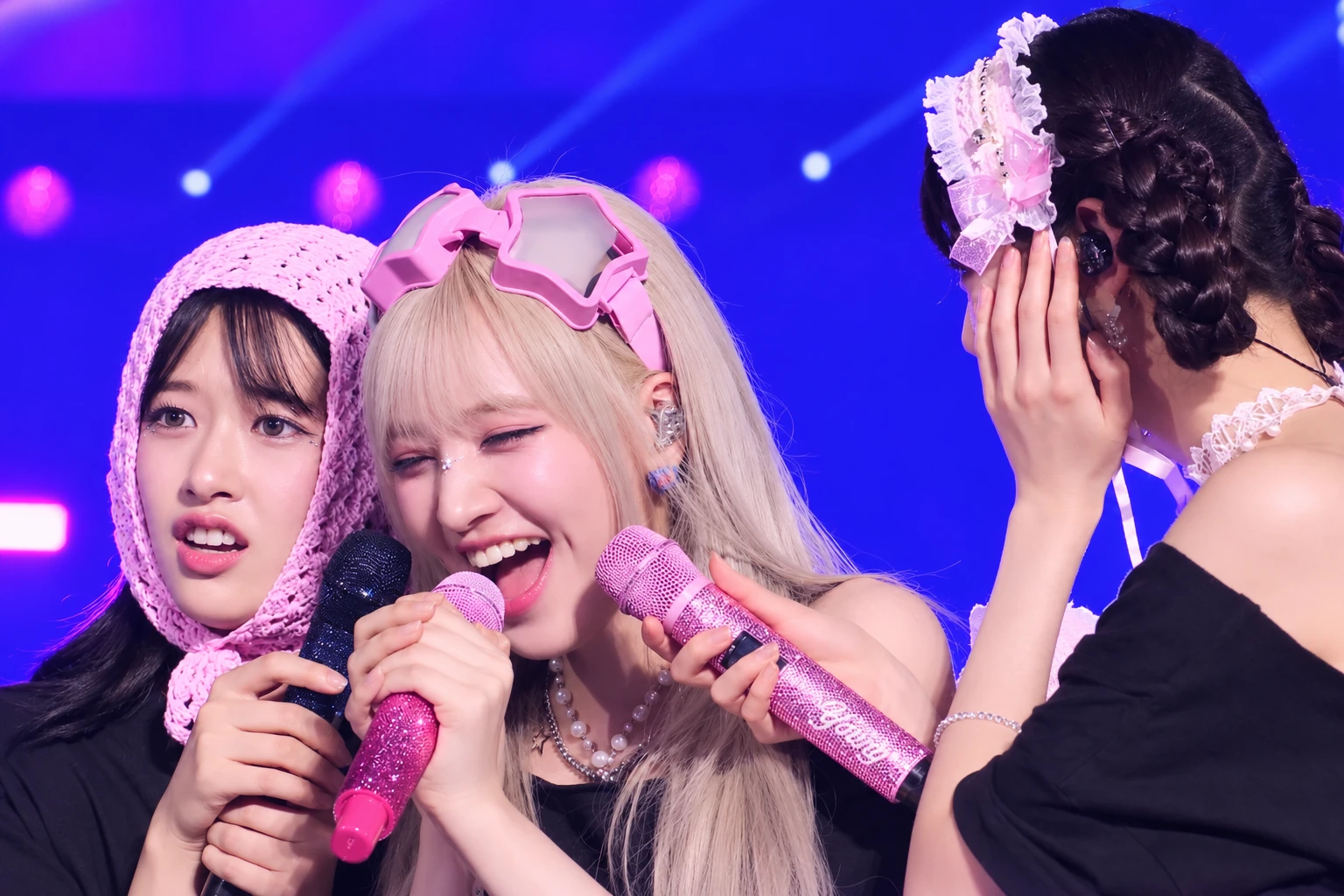 Yujin, Liz and Wonyoung together on stage at Tokyo Dome