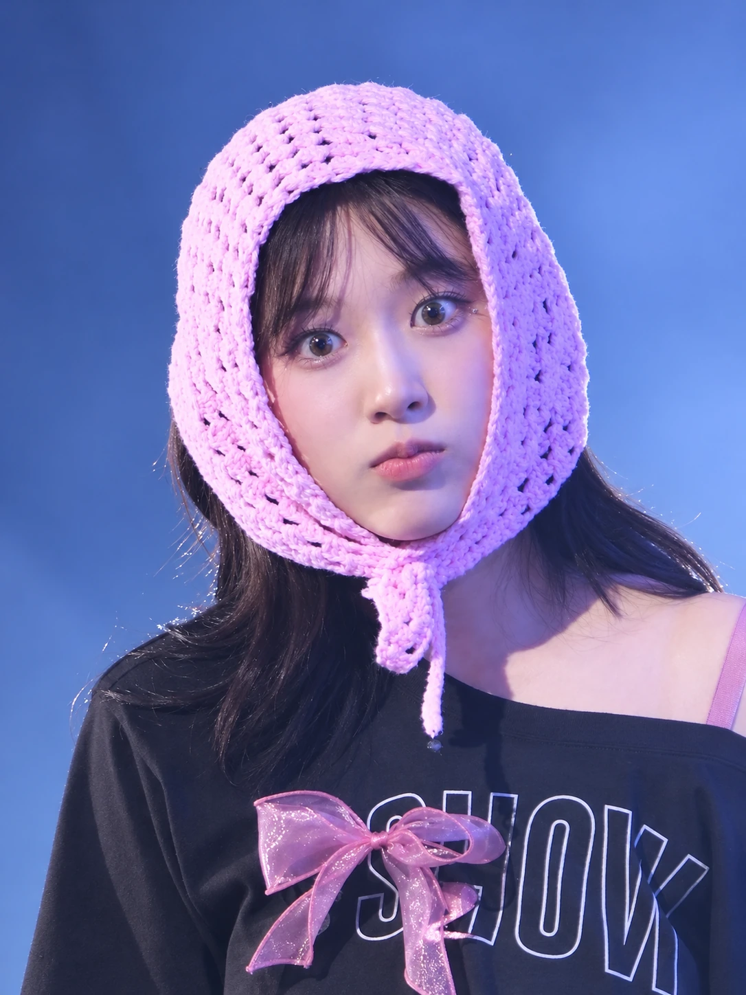 Yujin at the Tokyo Dome encore wearing a pink knitted hood