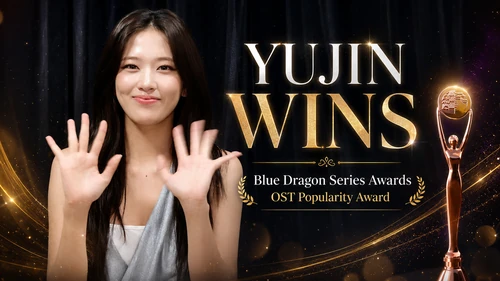 An Yujin celebrates winning the OST Popularity Award at the 5th Blue Dragon Series Awards